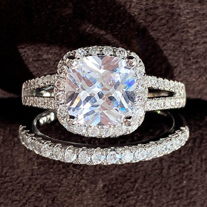 Set di Anelli con Micro Pavé di Zirconi Quadrati per Donne, Gioielli di Moda Scintillanti per Fidanzamento e Coppia - Product Image 1