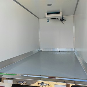 Foton 4x2 1.5-2T Mini Gasoline Refrigerator Truck Customization Transport Vegetable Meat Egg Freezer Refrigerated Truck - Product Image 6