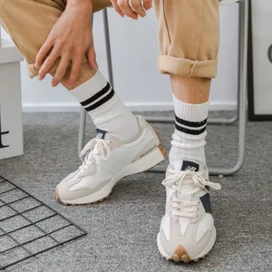 Streetwear moda çocuğun renk çizgili kolej tenis çorap erkekler için serin yenilik sevimli jenerik çorap