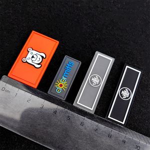 Écussons en PVC souple 3D personnalisés, logo en relief, impression par transfert silicone, patchs en caoutchouc PVC, étiquettes thermocollantes, Velcro, à coudre sur les vêtements - Product Image 1