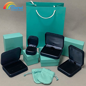 Collection d'emballages de bijoux de marque haut de gamme avec boîtes cadeaux personnalisées, présentoirs, sacs en papier et pochettes en velours - Product Image 2