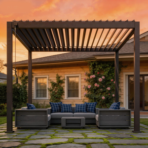 Salon extérieur, Pergola, Canapé, Table basse, Chaise longue, Ensemble de salle à manger, Tabourets de bar, Tapis, Jardinières, Chauffage, Cheminée, Téléviseur, Haut-parleur - Product Image 1