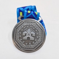 Médaille en alliage de zinc métallique de haute qualité, conception personnalisée, médaille sportive 3D en or vierge pour marathon avec ruban