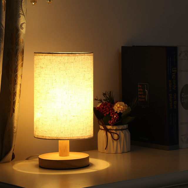 Modern Nordic Wood Linen USB Charge LED Nightlight Medium-Size Classical Table Lamp with Soft Fabric for Home Decor or Bedroom