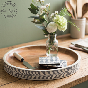 Bandeja redonda de madera hecha a mano con elegante incrustación de hojas de hueso, Perfecta para servir decoración y regalar en hogares modernos - Product Image 1