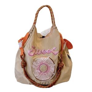 <span class=keywords><strong>Sac</strong></span> bandoulière en nylon brodé grande capacité pour femme, <span class=keywords><strong>sac</strong></span> de shopping écologique en toile imperméable, style urbain simple en polyester - Product Image 2