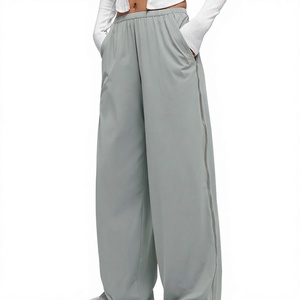 Pantalones anchos grises para mujer, cintura elástica, corte holgado informal, longitud completa, con rayas laterales, de punto, de spandex y poliéster - Product Image 1