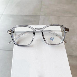 Gafas de Mujer Qianai con Montura Rectangular Anti Luz Azul, Tamaño Mediano, Lentes de PC, Diseño Irregular con Remaches Punteados - Product Image 5