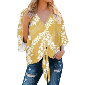 Tendência da Moda: Blusa Feminina Casual Elegante de Verão com Estampa Floral Havaiana Amarela, Manga 3/4, Decote V e Chiffon Leve - Product Image 1