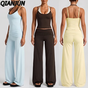 Conjunto Deportivo de Yoga de 2 Piezas para Mujer al por Mayor: Top Halter de Doble Tirante y Pantalones de Yoga de Pierna Ancha de Alta Elasticidad para Gimnasio y Fitness - Product Image 1