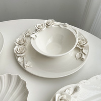 Ensemble de vaisselle en porcelaine jetable de style européen, bol à plantes en relief fait à la main, assiette, tasse, cadeaux d'affaires, exquis, dessert