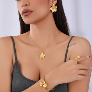 Para <span class=keywords><strong>Shein</strong></span> Conjunto de Aleación de Alta Gama Chapado en Oro Estilo Retro con Colgante de Flor Dorada Collar Pulsera y Anillo de Moda Éxito de Ventas Internacional - Product Image 1