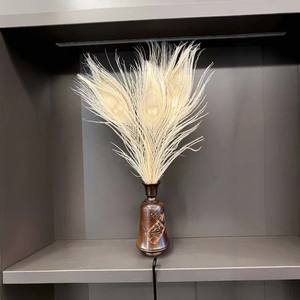 Plumas de Avestruz Blancas Pavo Real al por Mayor, Hechas a Mano con Patrones Naturales y Teñidos para Decoración de Bodas y Manualidades - Product Image 3