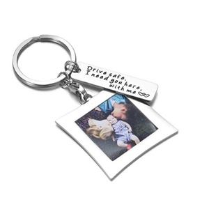 Vente en gros de supports de porte-clés en métal vierges pour sublimation promotionnelle, porte-clés personnalisés avec photo, accessoires pour porte-clés d'hôtel, de maman et de la Saint-Valentin - Product Image 1