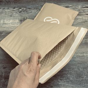 Sobres de Burbuja Blancos de Lujo - Bolsas de Envío Acolchadas Impresas Personalizadas para Ropa y Artículos Frágiles - Product Image 5