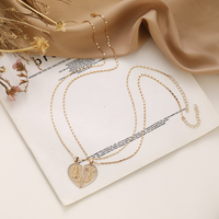 Nouveauté 2025, collier de couple tendance sur le thème de l'amour, pendentifs en forme de cœur, design assorti, chaîne de clavicule, personnalisable OEM