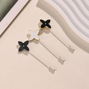 Épingles à hijab en émail noir et blanc à motif floral, broches pour foulards musulmans, attaches pour châles et fermoirs décoratifs pour abayas et voiles - Product Image 6