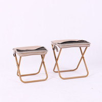 Tabouret pliant en acier inoxydable avec sangle d'épaule ultra portable, siège multi-usage pour le camping, la plage, la pêche, les pique-niques et les activités de plein air