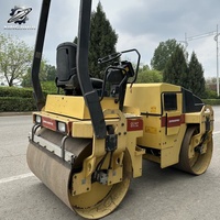 Compacteur vibrant à double tambour Dynapac CC142 de 4 tonnes, d'occasion et bien entretenu, faible nombre d'heures, livraison rapide