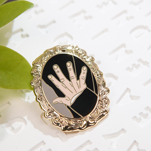 Pin de esmalte personalizado LGC con diseño de pepino de dibujos animados, insignia coleccionable de metal con personaje de pepinillo lindo - Product Image 6