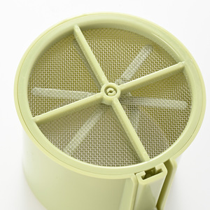 Tamizador de harina de plástico con filtro de malla para hornear, capacidad de 1 taza, práctico tamizador manual para uso en la cocina - Product Image 5