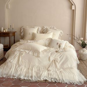 <span class=keywords><strong>ชุด</strong></span>เครื่องนอน<span class=keywords><strong>ผ้า</strong></span>ซาตินคุณภาพสูง 4 ชิ้น <span class=keywords><strong>ผ้า</strong></span>ห่มนวม ปลอกหมอน <span class=keywords><strong>ผ้า</strong></span>คลุมเตียง ทำจากผ้าฝ้ายเส้นใยยาว 100S พร้อมลูกไม้ - Product Image 1