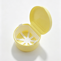 YAYU Étui portable multicolore pour prothèses dentaires avec filet filtrant pour blanchiment, boîte pour appareils dentaires invisibles, idéal pour les voyages et les soins bucco-dentaires quotidiens