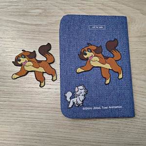 Etiquetas Tejidas de Damasco Personalizadas con Logotipo para Marcas de Ropa, MOQ Bajo, Corte 3M, Termoadhesivas, Sostenibles - Product Image 1