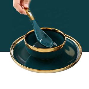 Set di Stoviglie in Ceramica di Lusso Verde Smeraldo con Bordo Dorato, 26 Pezzi per 6 Persone, <span class=keywords><strong>Piatti</strong></span>, Ciotole e Cucchiai - Product Image 4