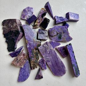 Charoïte violette de haute qualité, sculptée naturellement, en gros, forme libre, pour la décoration de la maison - Product Image 1