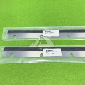 Hochwertige 2-teilige Waschklinge Länge 785mm 8 Schlitze für Mitsubishi 1E 1F Offsetdruckmaschinen-Teile Rakel - Product Image 1