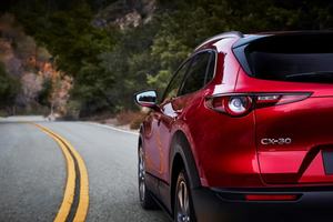 Mazda <span class=keywords><strong>CX</strong></span>-<span class=keywords><strong>30</strong></span> 2.0L <span class=keywords><strong>Turbo</strong></span> Gasolina SUV Automático/Caja de Cambios Manual Cámara Trasera Interior Claro/Oscuro Tracción Delantera R16 Volante a la Izquierda Bajo <span class=keywords><strong>Precio</strong></span> - Product Image 5