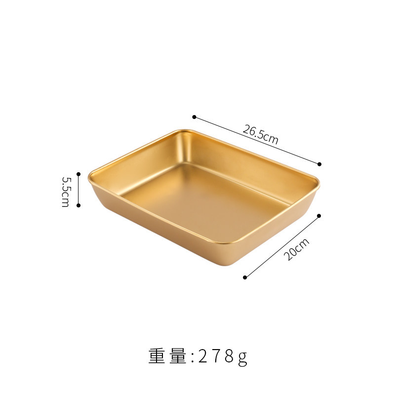 Plato dorado de 26,5 x 20 x 5,5 cm de profundidad.