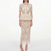 Elegante Vestido Maxi de Verano con Cuello Redondo y Manga Corta, Estilo Francés, Color Beige Suave, con Pedrería y Encaje, Efecto de Dos Piezas