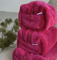 Sacs de maquillage en éponge matelassée de luxe avec logo personnalisable Sac cosmétique pour serviette de voyage à broder de grande capacité