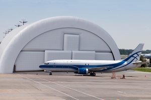 Hangar Gonflable pour Avions, Tente de Stockage Étanche et Coupe-Vent avec Pompe à Air Électrique, Abri Portable et Durable - Product Image 2