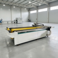 Máquina de Corte CNC con Cuchilla Oscilante para Materiales de Cartelería, Mesa de Vacío Zonificada que Garantiza un Corte sin Desviaciones