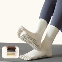 Chaussettes de yoga antidérapantes en coton à cinq doigts, couleur Morandi, absorbantes, pour Pilates et activités intérieures, avec grip/chaussettes de sport, vente en gros