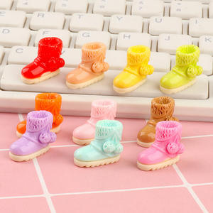 Productos populares Mini botas de nieve de colores Talismán DIY Colgante Agujero Adorno para zapatos Accesorios de resina - Product Image 2