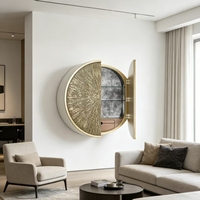 Armoire à vin minimaliste de luxe avec design rond mural et étagères en verre multi-niveaux pour une cave à vin élégante