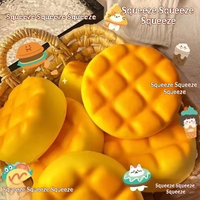 Jouet Squishy en Plastique Super Doux en Forme de Boule d'Ananas, Jouets Anti-Stress Nouveauté, Fournisseur en Gros