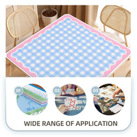 Alas Mahjong Amerika Motif Kotak-kotak Biru Grosir 33x33 Neoprena Tepi Bergelombang Pink Penutup Meja Permainan untuk Malam Permainan Coquette