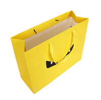 Sac en papier cadeau de luxe personnalisé avec cordon de serrage, poignée, mat, gaufré, recyclable, écologique, vêtements, chaussures