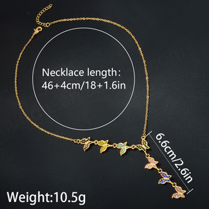 Collier pendentif papillon en cristal de strass pour femmes en laiton en gros plaqué or 18 carats Bijoux superposés - Product Image 5