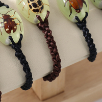 Bracelets en résine lumineux faits à la main avec insectes réels, pendentifs en ambre de insectes fossiles, bracelets en forme de coléoptères pour cadeaux éducatifs (vente en gros)