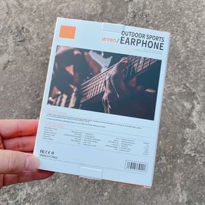 <span class=keywords><strong>BT1</strong></span> les écouteurs sportifs Bluetooth à maintien du cou offrent une autonomie de batterie longue durée et prennent en charge l'insertion de carte avec affichage numérique LED - Product Image 2