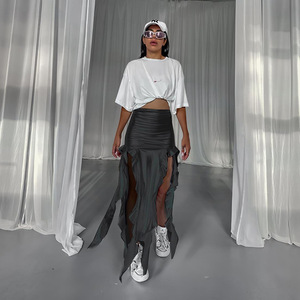 Jupes de vêtements Y2K en <span class=keywords><strong>cuir</strong></span> PU pour femmes fabriquées en Chine dernière conception de <span class=keywords><strong>jupe</strong></span> à franges avec pompon - Product Image 3