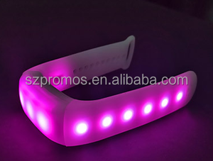 Impression de logo personnalisé 11LEDs DMX 512 Télécommande Radio Bracelet LED pour l'obtention du diplôme du Ramadan et les grands concerts en 2024 - Product Image 2