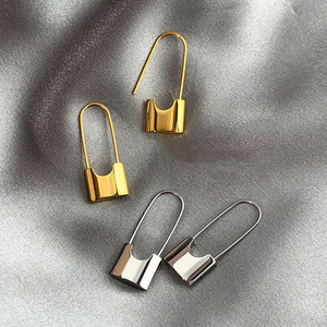 Orecchini con Chiusura a Perno per Donne, Accessori per Orecchie Semplici e alla Moda per Uso Quotidiano - Product Image 1