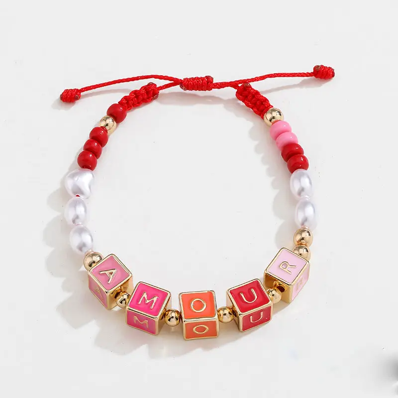 Conjunto de pulseiras para mulheres com combinação de letras quadradas e colar colorido
